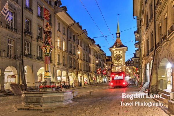 Strada Kramgasse și turnul Zytglogge în Berna, Elveția