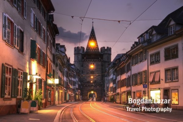 Poarta Spalentor de intrare în centrul vechi al orașului Basel, Elveția