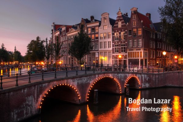 Pod peste canalul Kaisergracht în Amsterdam, Olanda